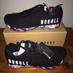 ISO midnight palm trainer size 5.5 or 6!!